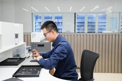 跨界新物種 華為三里屯服務中心——當科技館遇見咖啡廳，重塑消費電子服務體驗